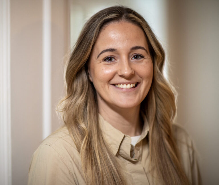 Osteopat Christine Wiberg Ewert hos OsteoDanmark Frederiksberg i klinikkens behandlingsrum