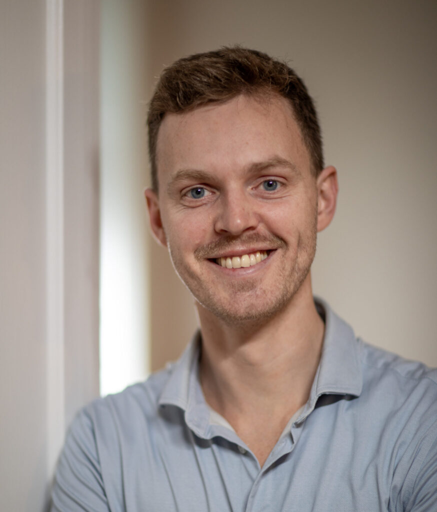 Osteopat Mads Wiberg Ewert hos OsteoDanmark Frederiksberg i klinikkens behandlingsrum