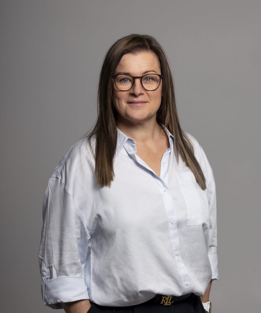 Ann-Sophie, osteopatstuderende og erfaren fysioterapeut hos OsteoDanmark Hjørring med fokus på nakke, ryg, bækken og kvinders sundhed.